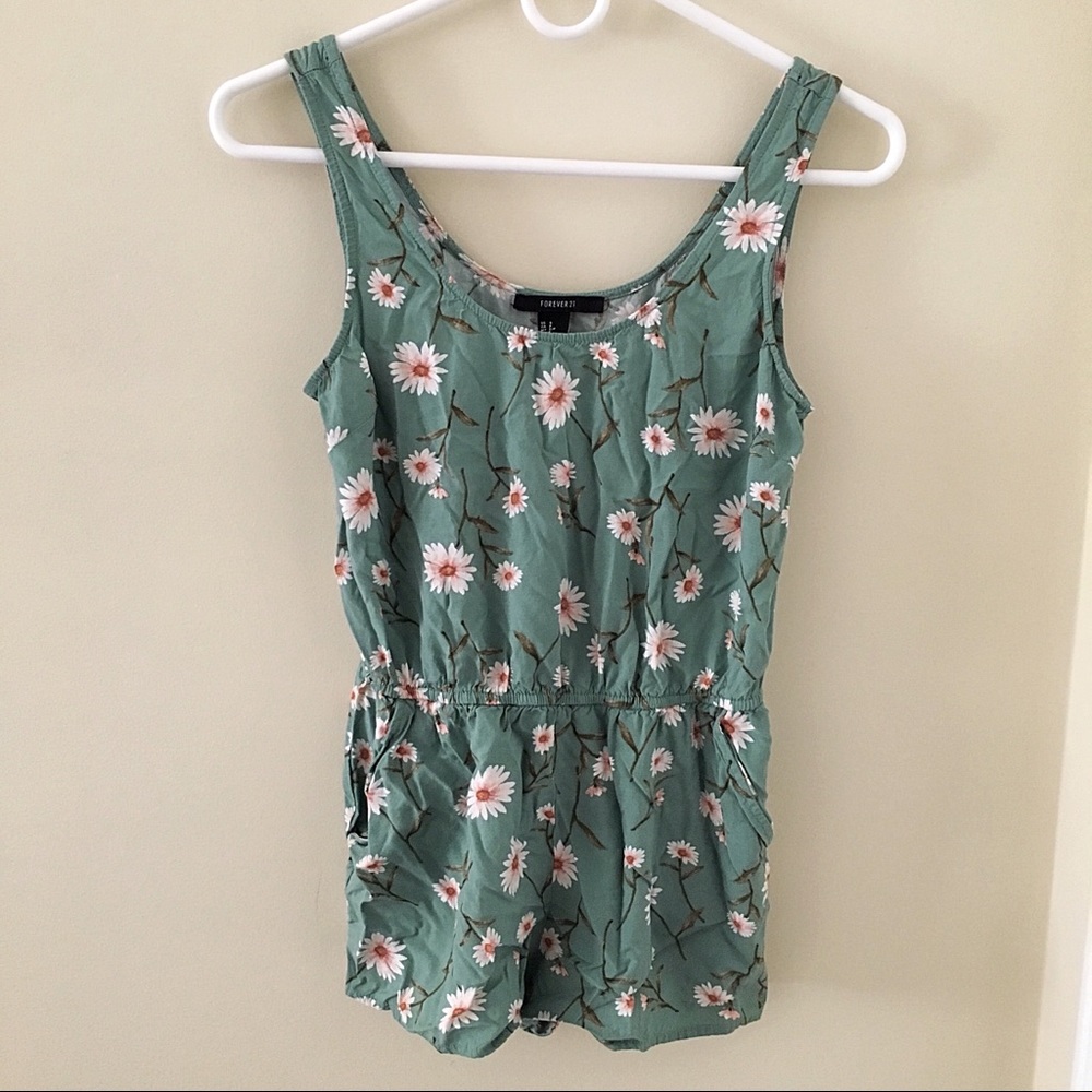 NWOT Forever 21 romper🌻